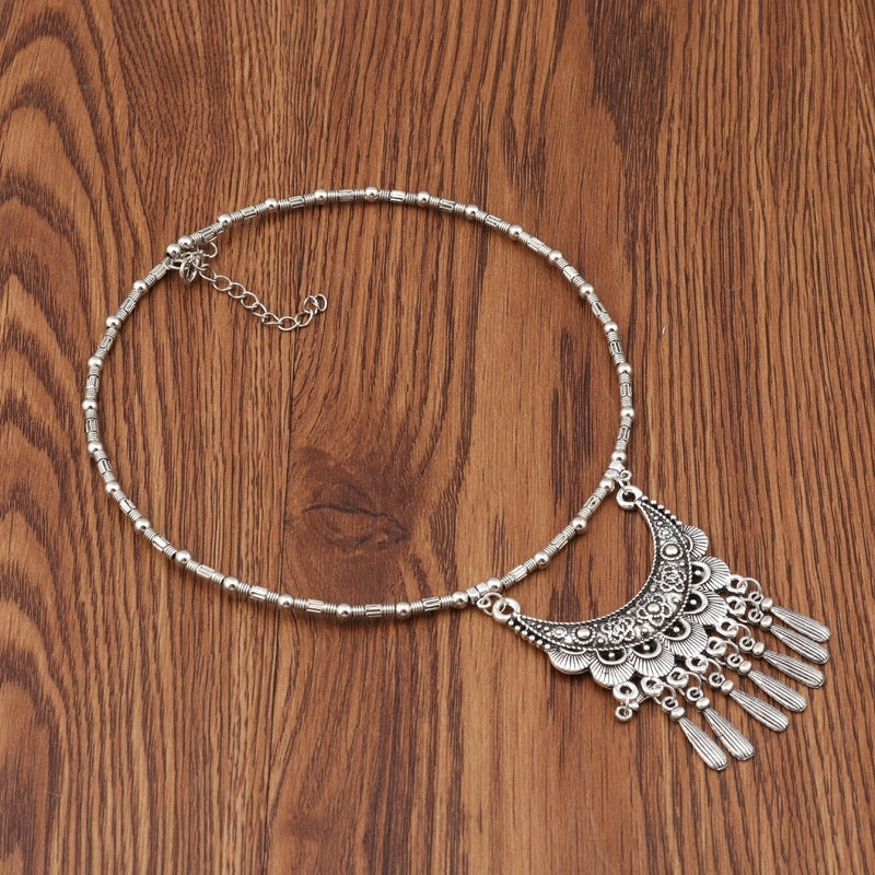 New Retro Ethnic Style Moon Carved Collar