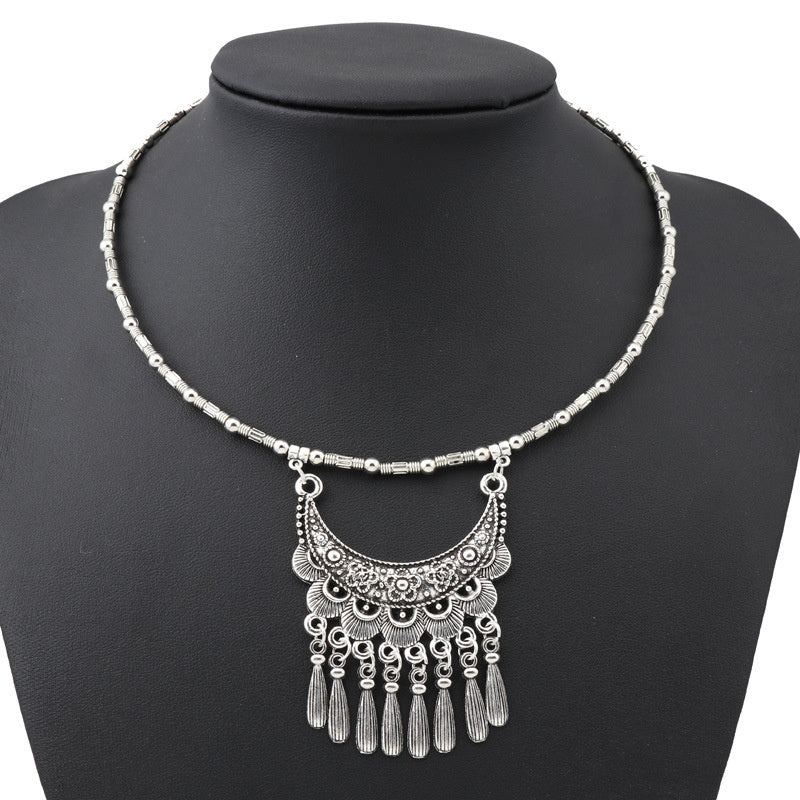 New Retro Ethnic Style Moon Carved Collar