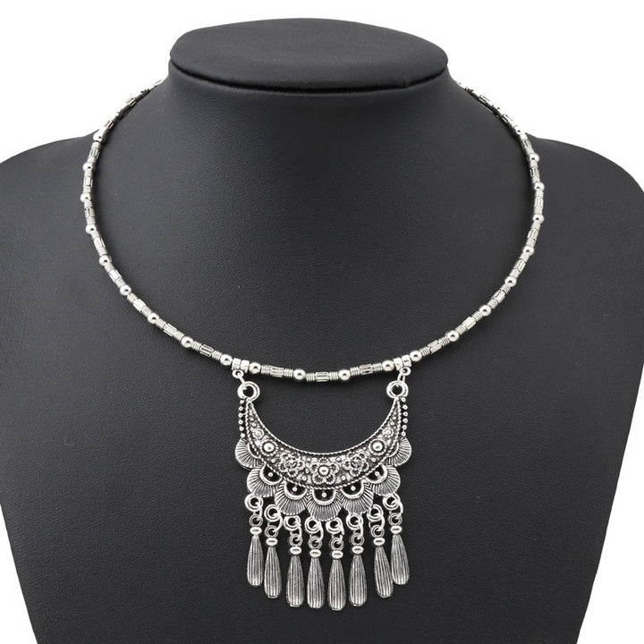 New Retro Ethnic Style Moon Carved Collar