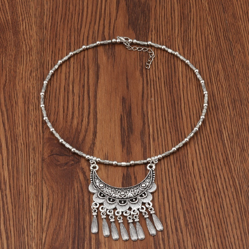 New Retro Ethnic Style Moon Carved Collar