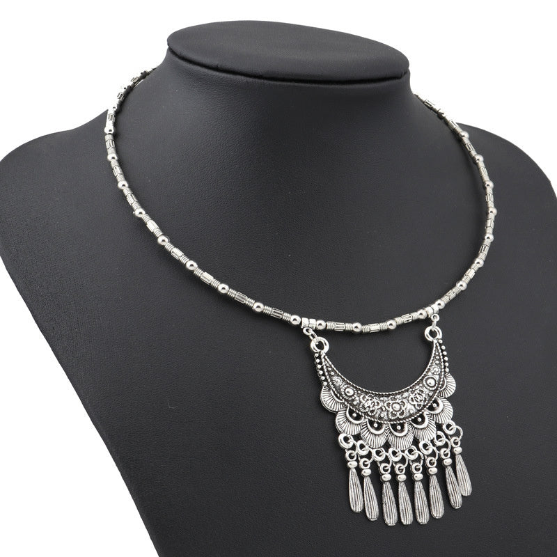New Retro Ethnic Style Moon Carved Collar