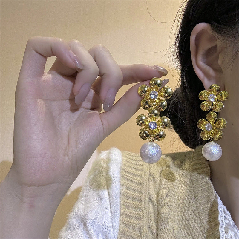 Retro Flower Pearl Stud Earrings Special-interest Design