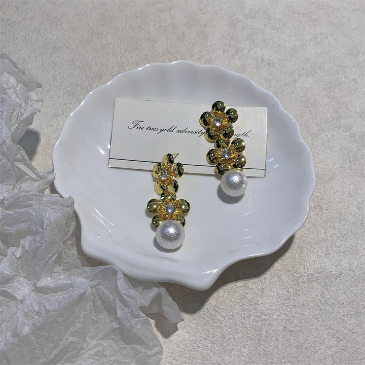 Retro Flower Pearl Stud Earrings Special-interest Design